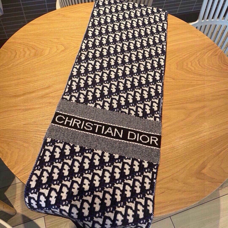 CHRISTIAN DIOR